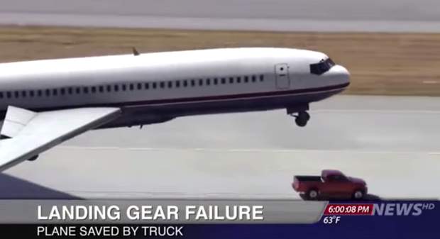 Nissan navara saves airplane landing gear failure #3
